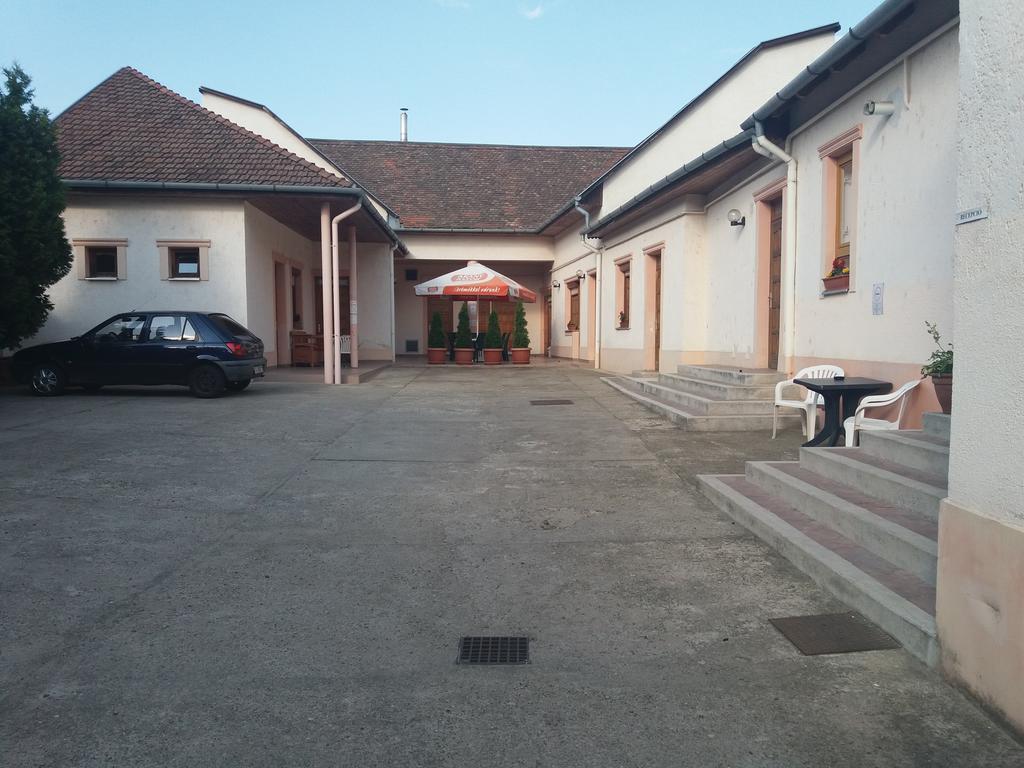 Rakoczi Panzio Hotel Debrecen Ngoại thất bức ảnh