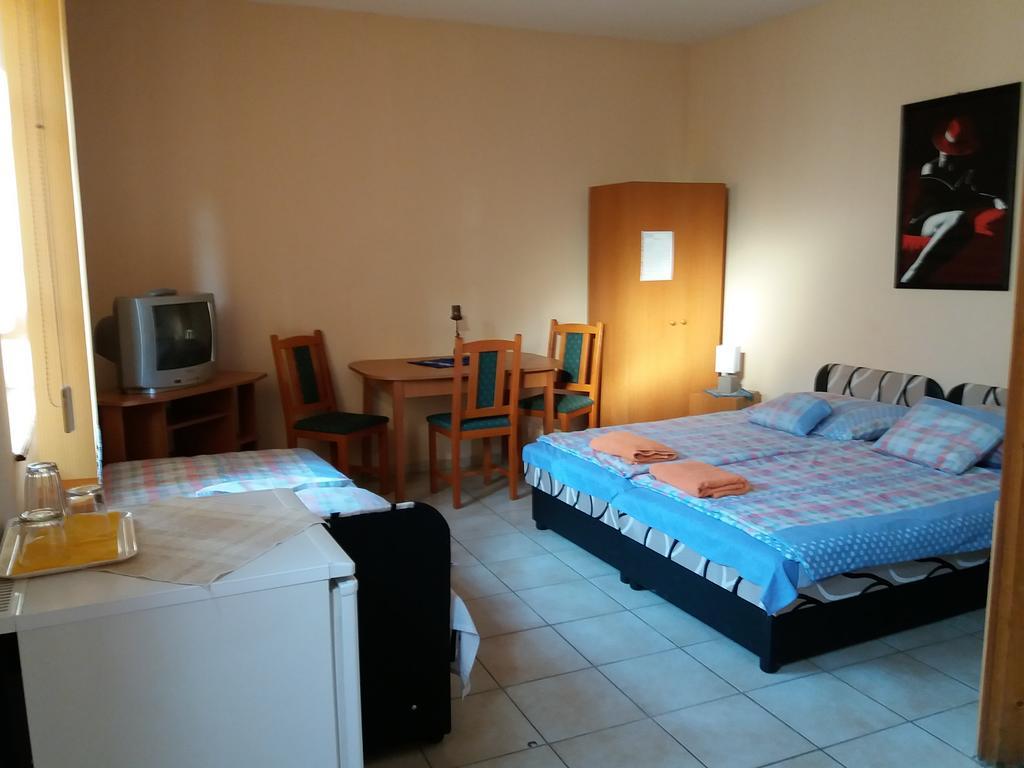 Rakoczi Panzio Hotel Debrecen Ngoại thất bức ảnh